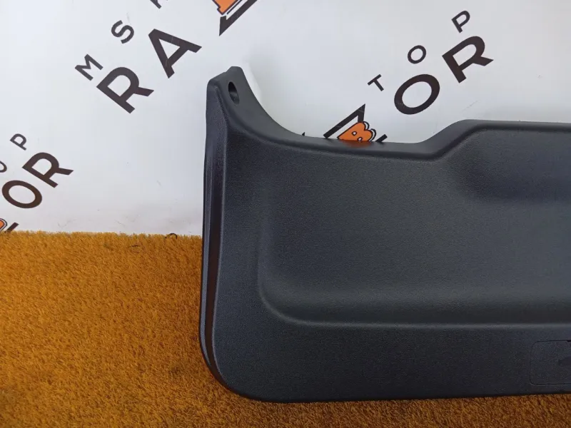 Обшивка двери багажника