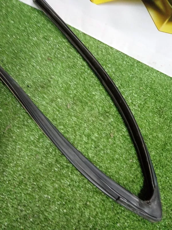 Уплотнитель стекла двери