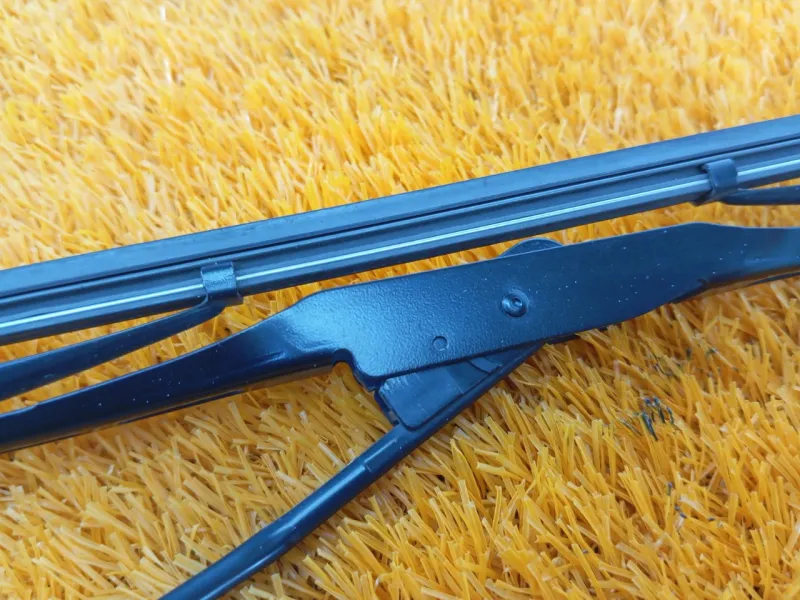 Поводок стеклоочистителя лобового стекла