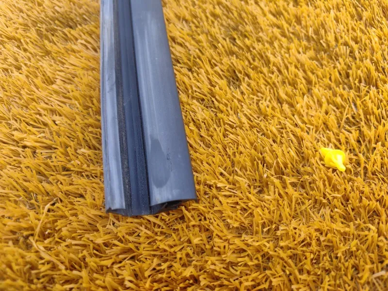 Уплотнитель стекла двери