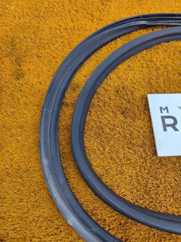 Уплотнитель багажника