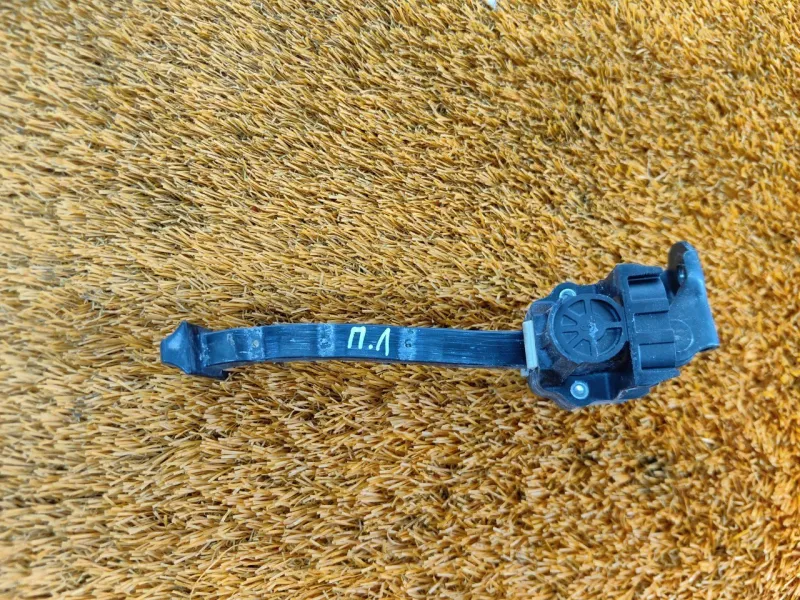 Ограничитель двери