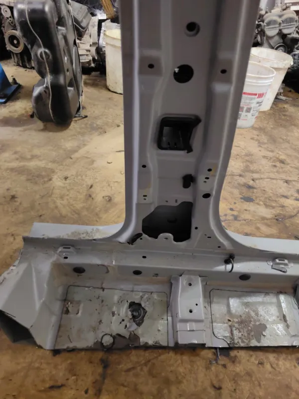 Порог с центральной стойкой