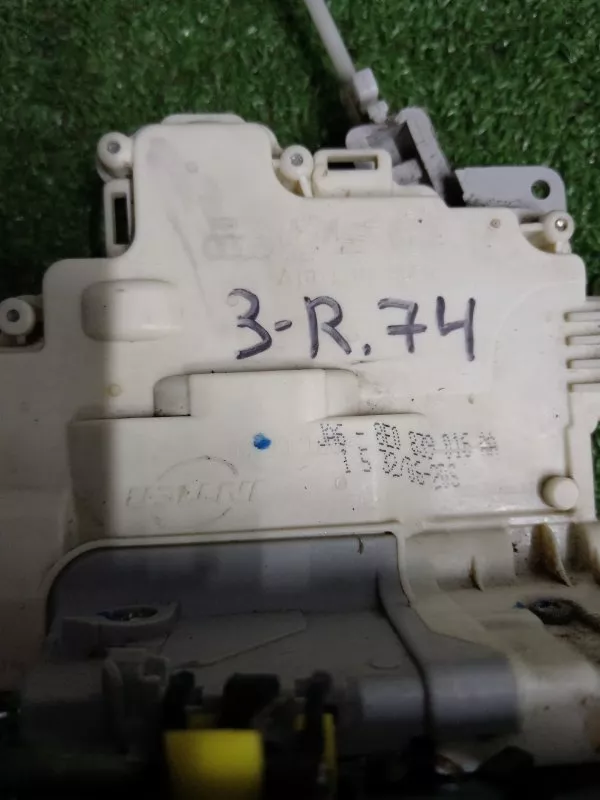 Замок двери Audi A4 2007 8E0839016AA B7, задний правый