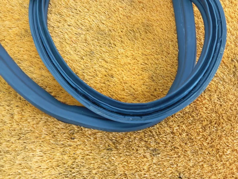 Уплотнитель багажника