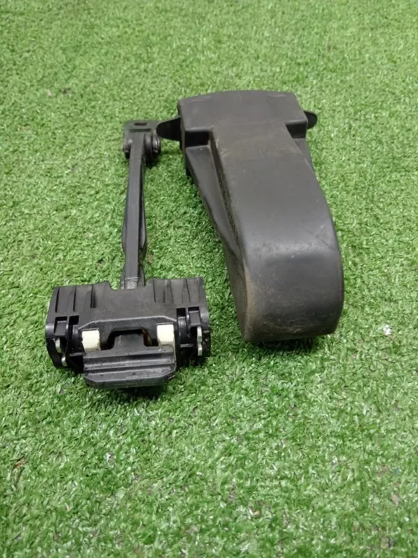 Ограничитель двери BMW 5-Series 2011 51227185637 F10/F11, задний правый