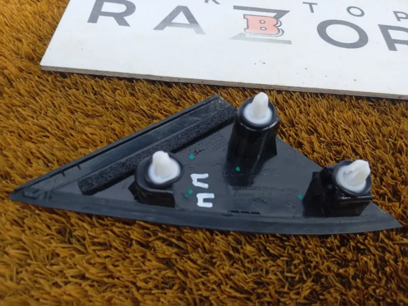 Уголок двери