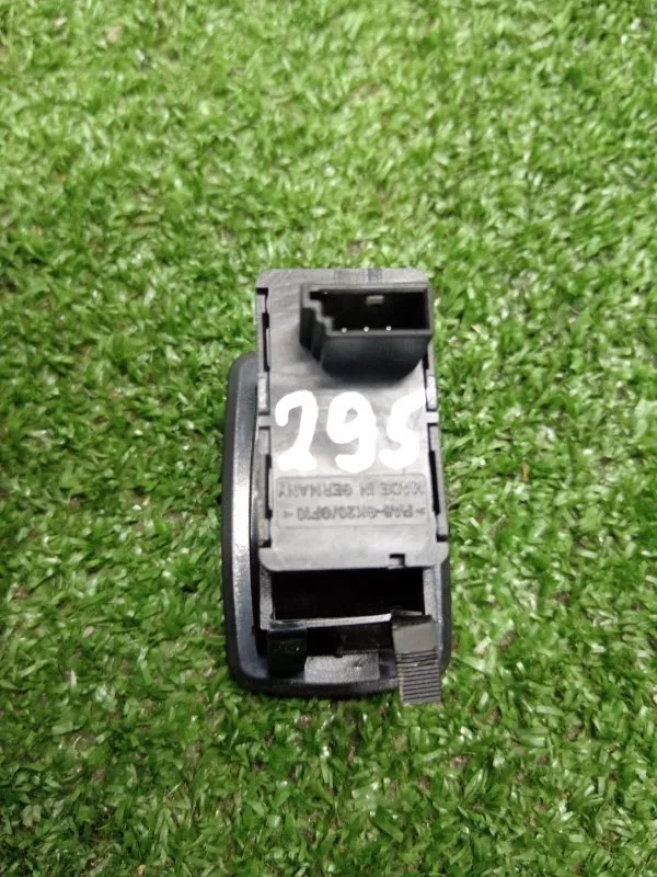 Кнопка стеклоподъемника