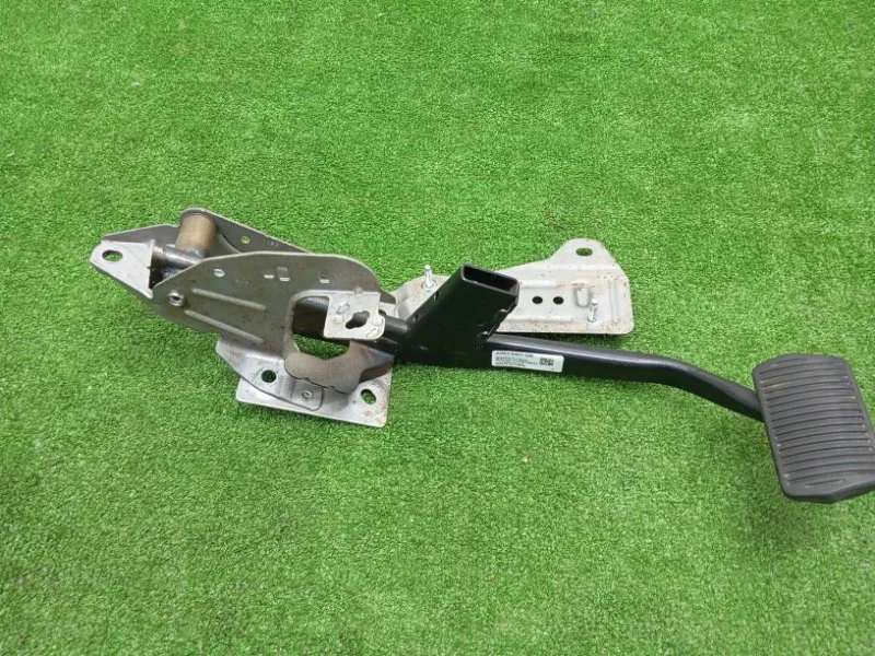 Педаль тормоза