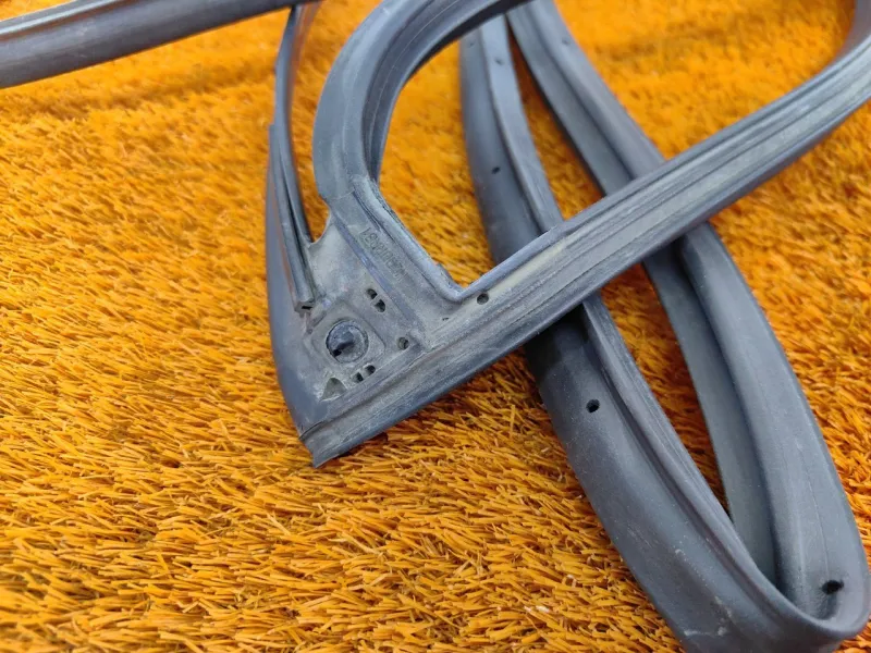 Уплотнитель двери