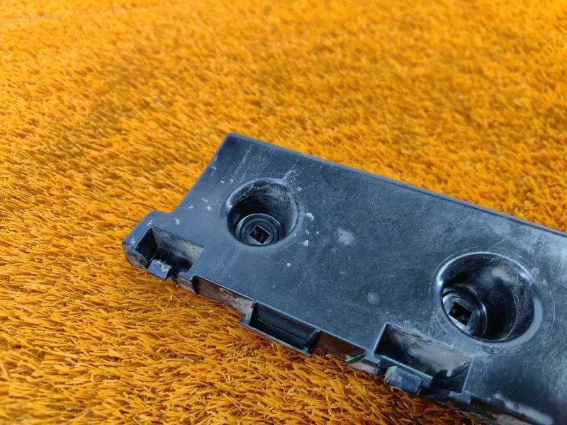 Кронштейн заднего бампера