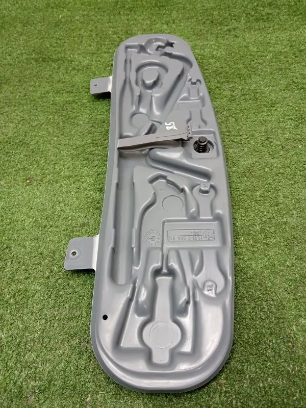 Ящик для инструментов BMW 3-Series 2003 71111094910 E46, задний