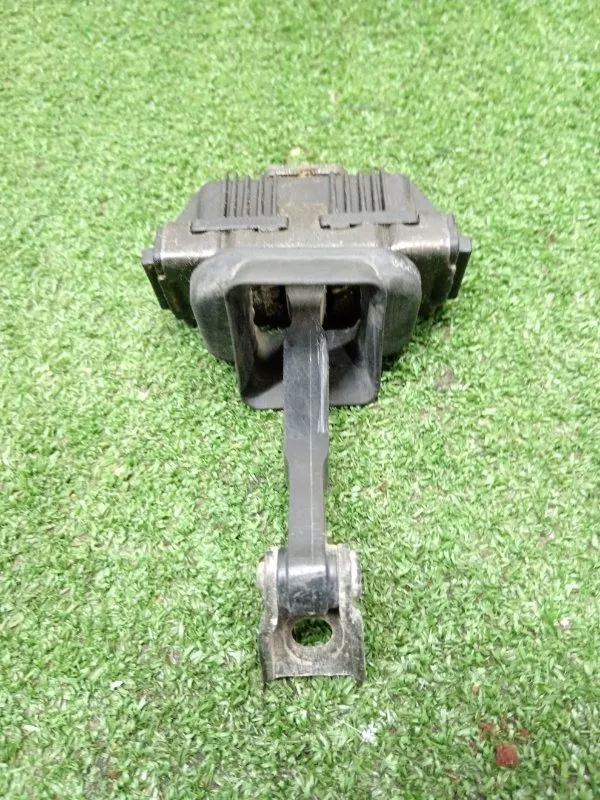 Ограничитель двери