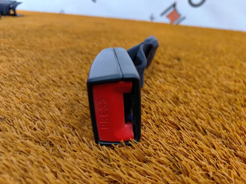 Ответная часть ремня безопасности