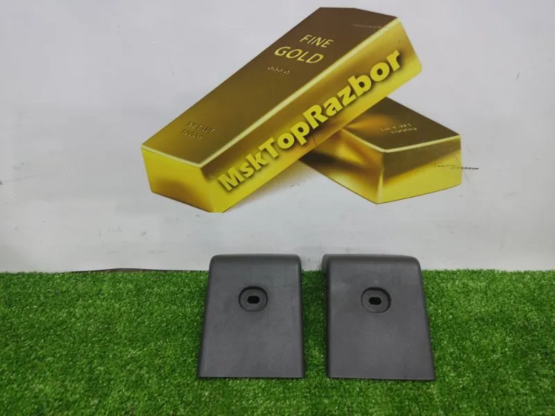 Заглушка крепления сиденья