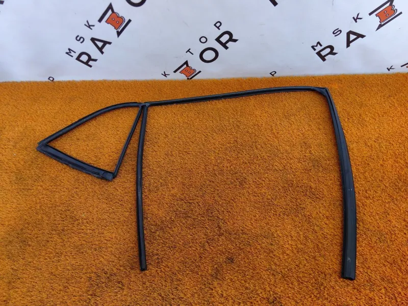 Уплотнитель стекла двери