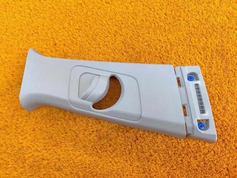 Обшивка центральной стойки