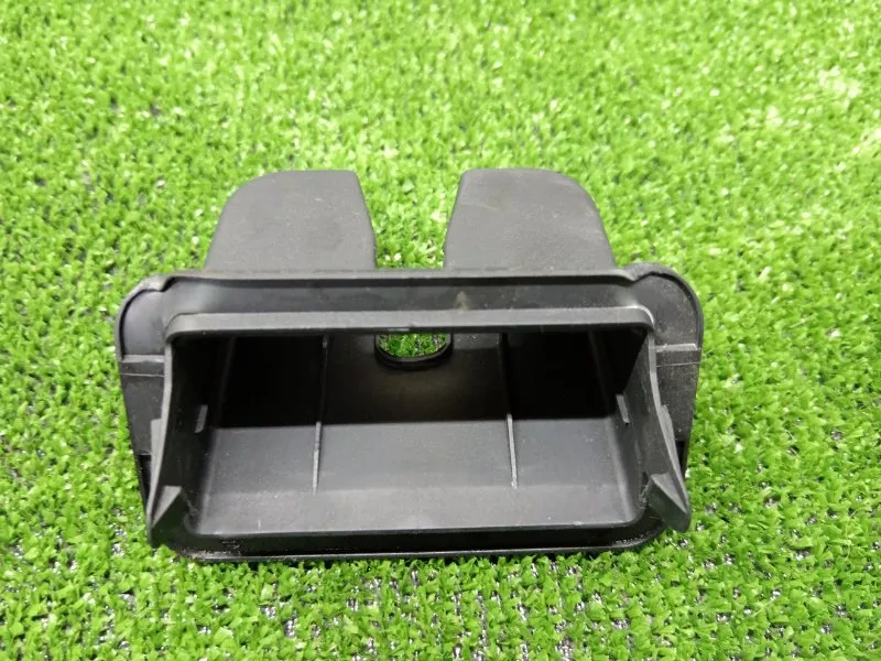 Накладка замка багажника