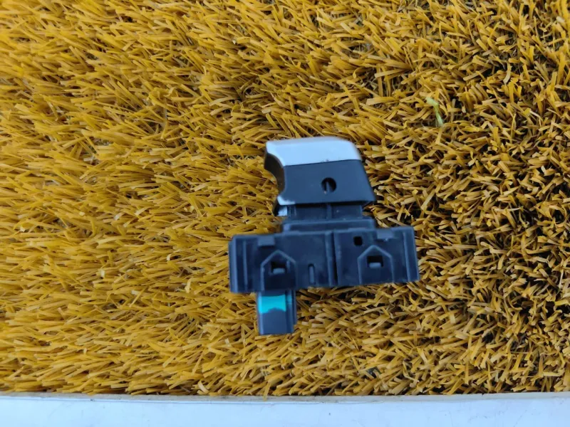 Кнопка стеклоподъемника