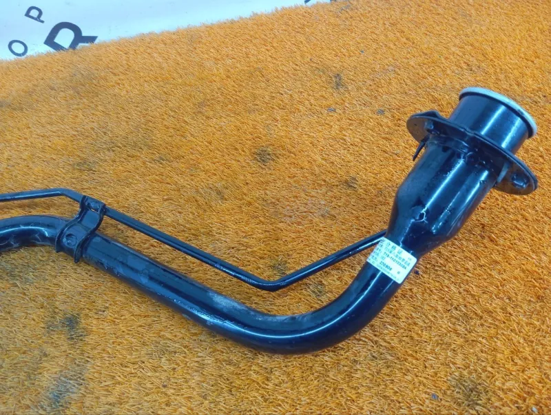 Горловина топливного бака