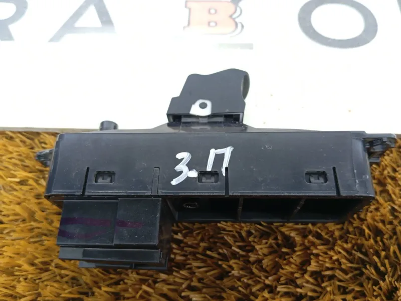 Кнопка стеклоподъемника