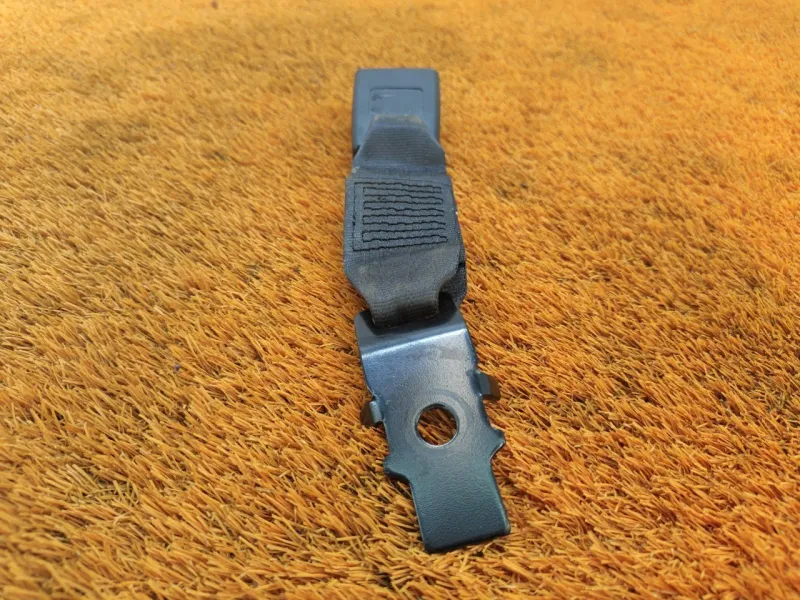 Ответная часть ремня безопасности