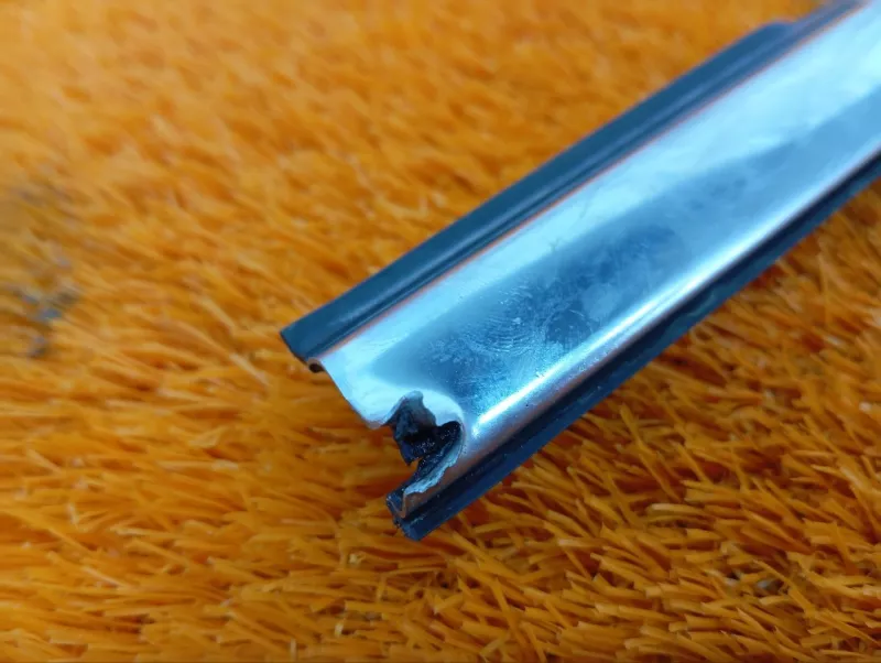 Молдинг стекла