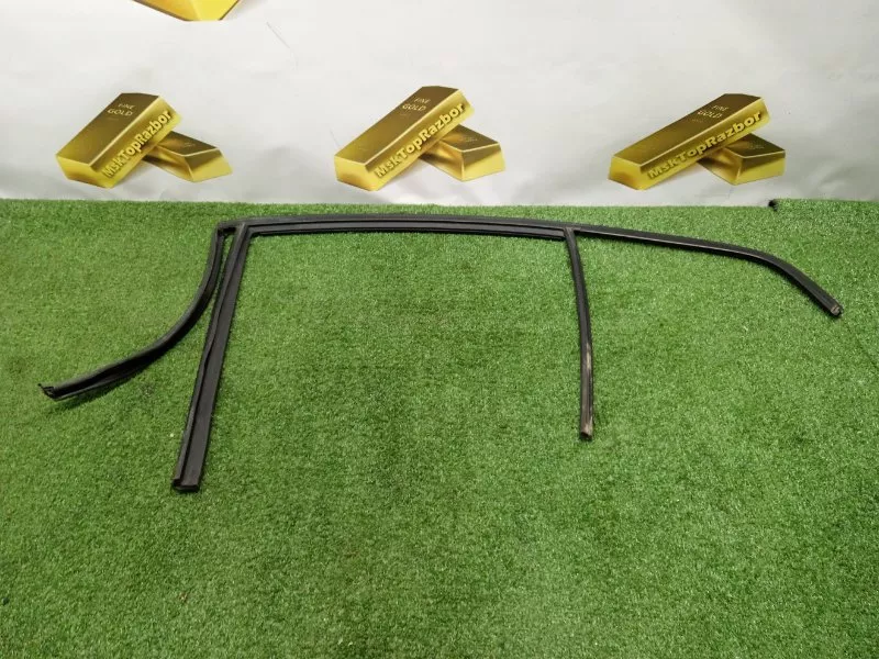 Уплотнитель стекла двери