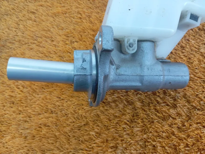 Главный тормозной цилиндр