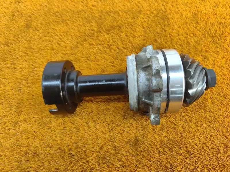 Вал приводной раздаточной коробки