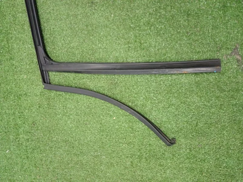 Уплотнитель стекла двери