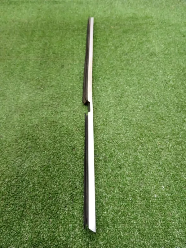 Уплотнитель стекла двери