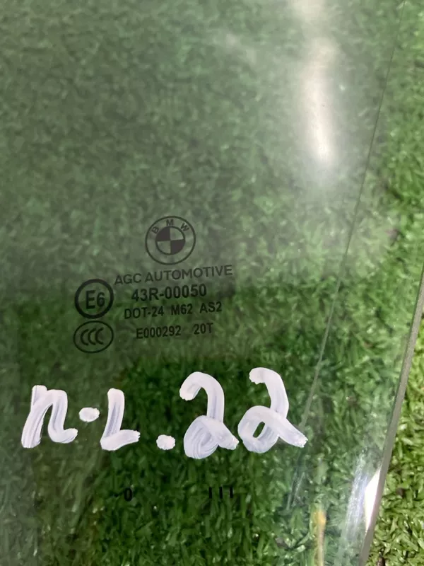 Стекло двери BMW 5-Series 2010 51337182109 F10, переднее левое