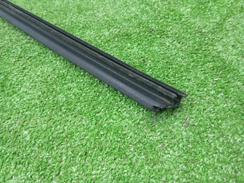 Уплотнитель стекла двери