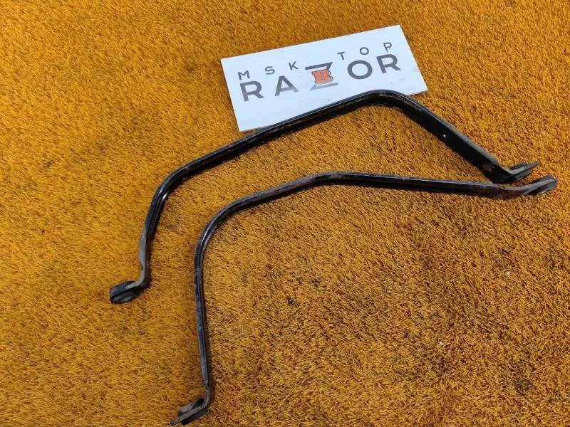 Крепление топливного бака