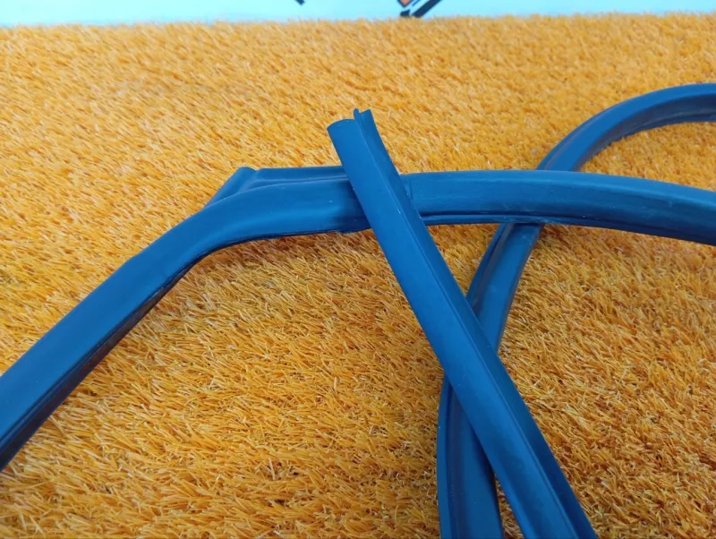 Уплотнитель двери