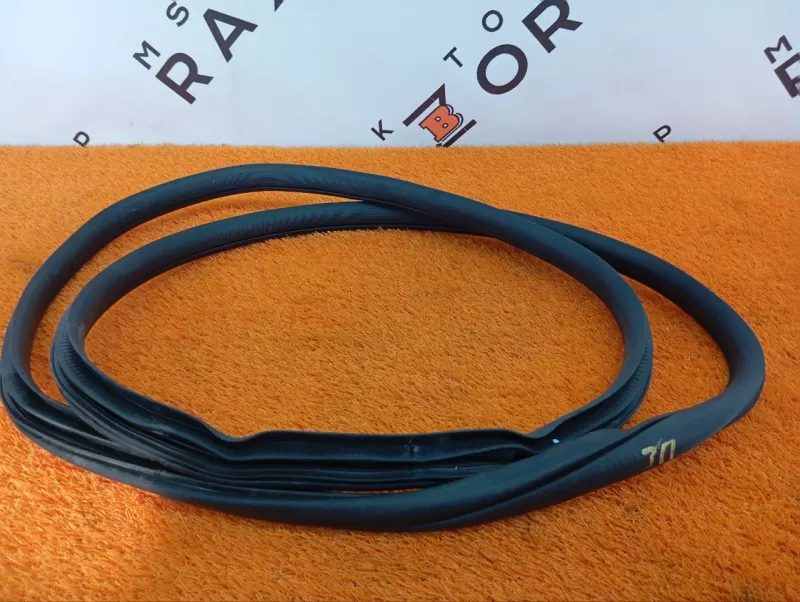 Уплотнитель проема двери