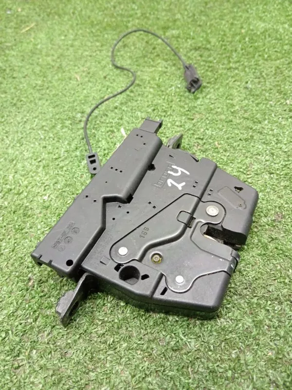 Замок багажника