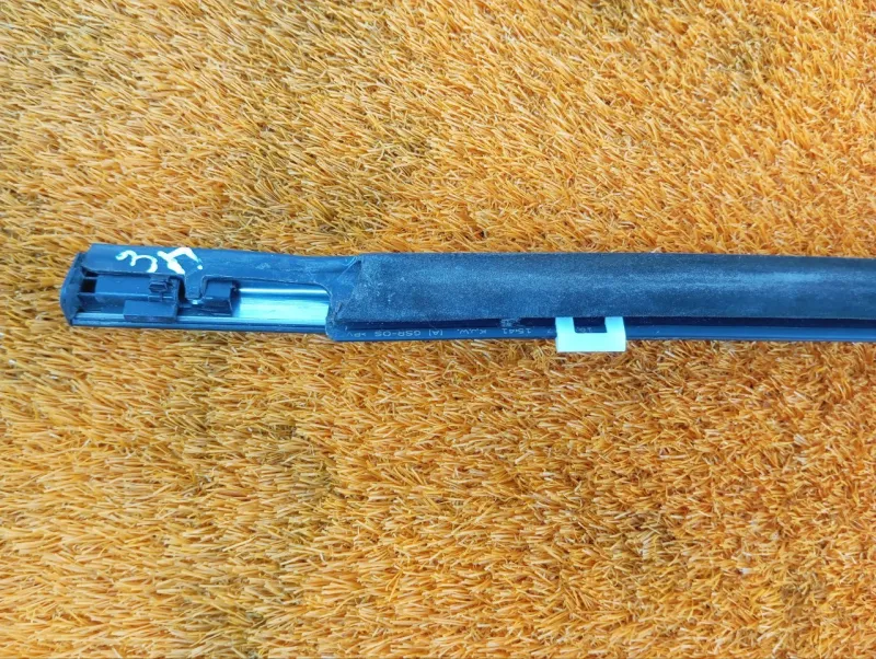 Уплотнитель стекла двери