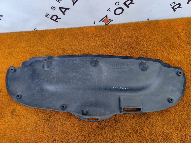 Обшивка крышки багажника