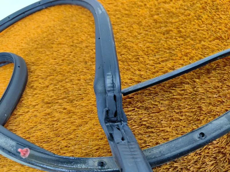 Уплотнитель двери