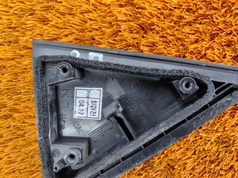 Уголок двери