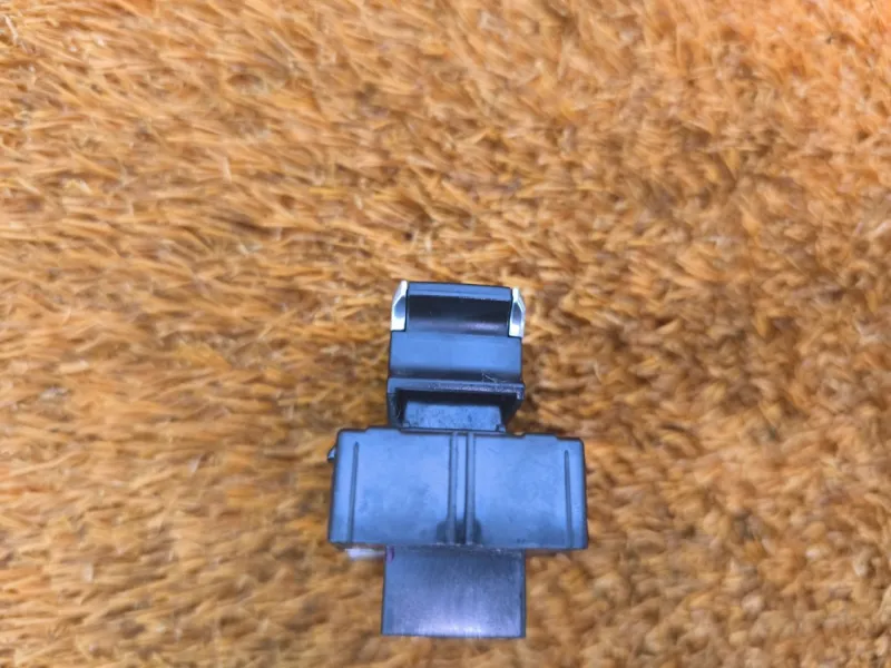 Кнопка стеклоподъемника