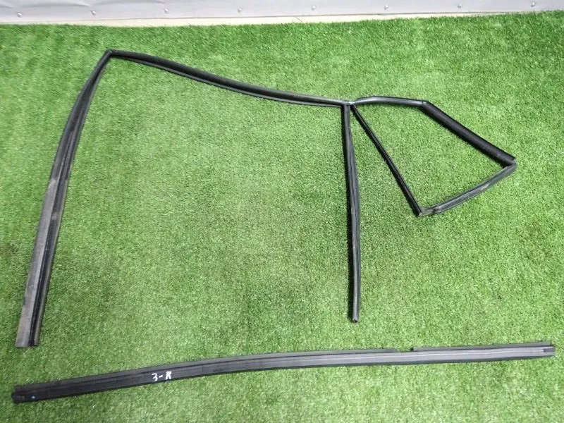 Уплотнитель стекла двери