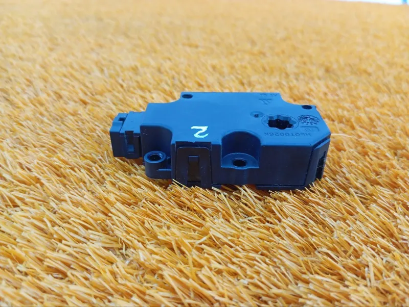 Моторчик заслонки печки