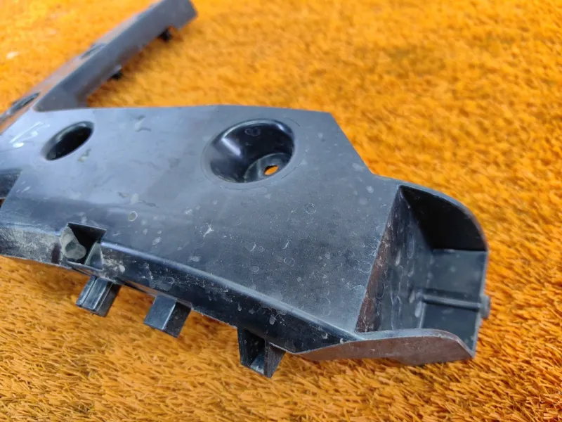 Кронштейн заднего бампера