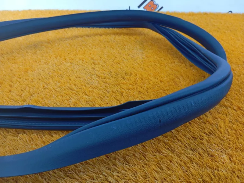 Уплотнитель проема двери