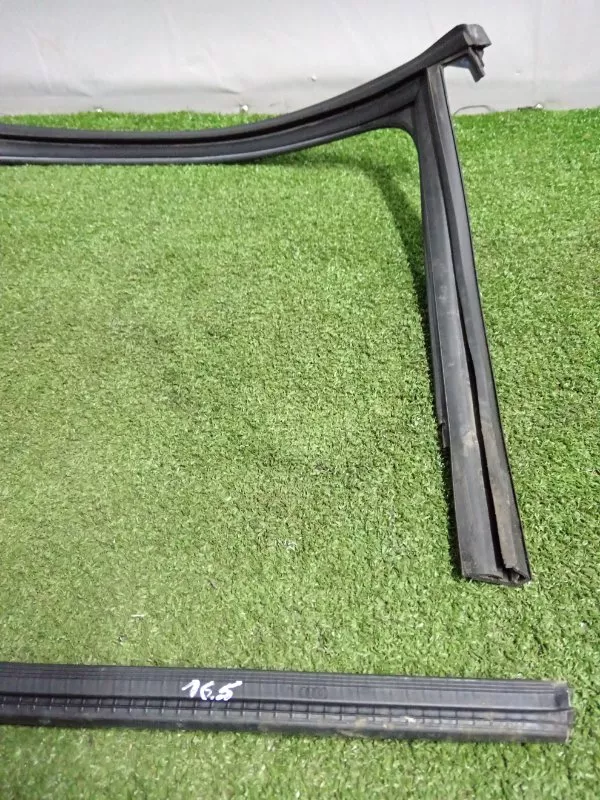 Уплотнитель стекла двери