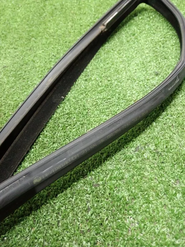 Уплотнитель стекла двери