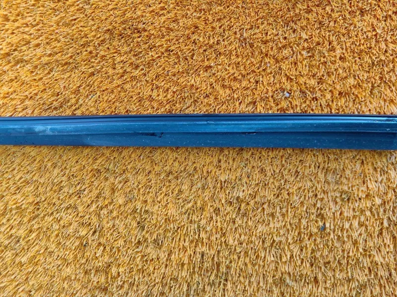 Уплотнитель стекла двери